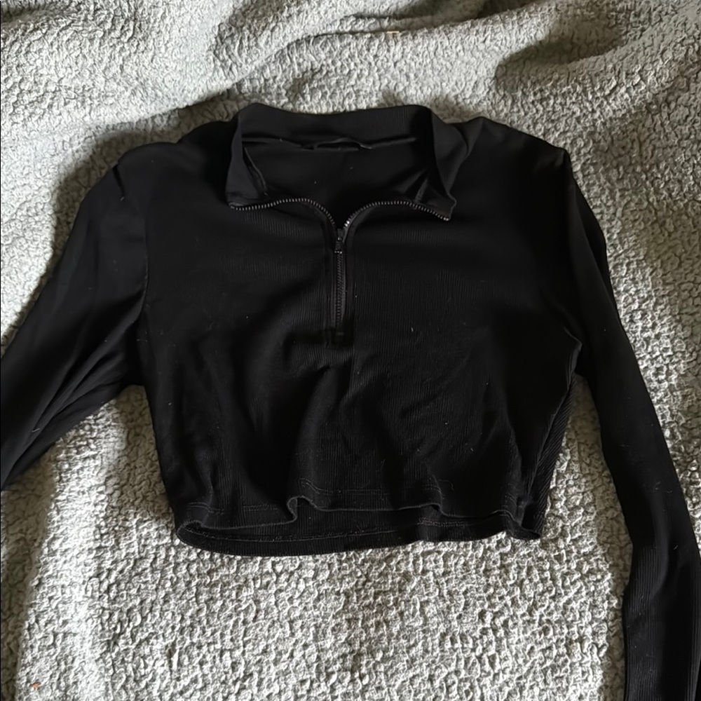 SHEIN Black Long Sleeve Crop Top